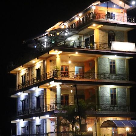Ranipauwa Hotel Young'S Stupa מראה חיצוני תמונה