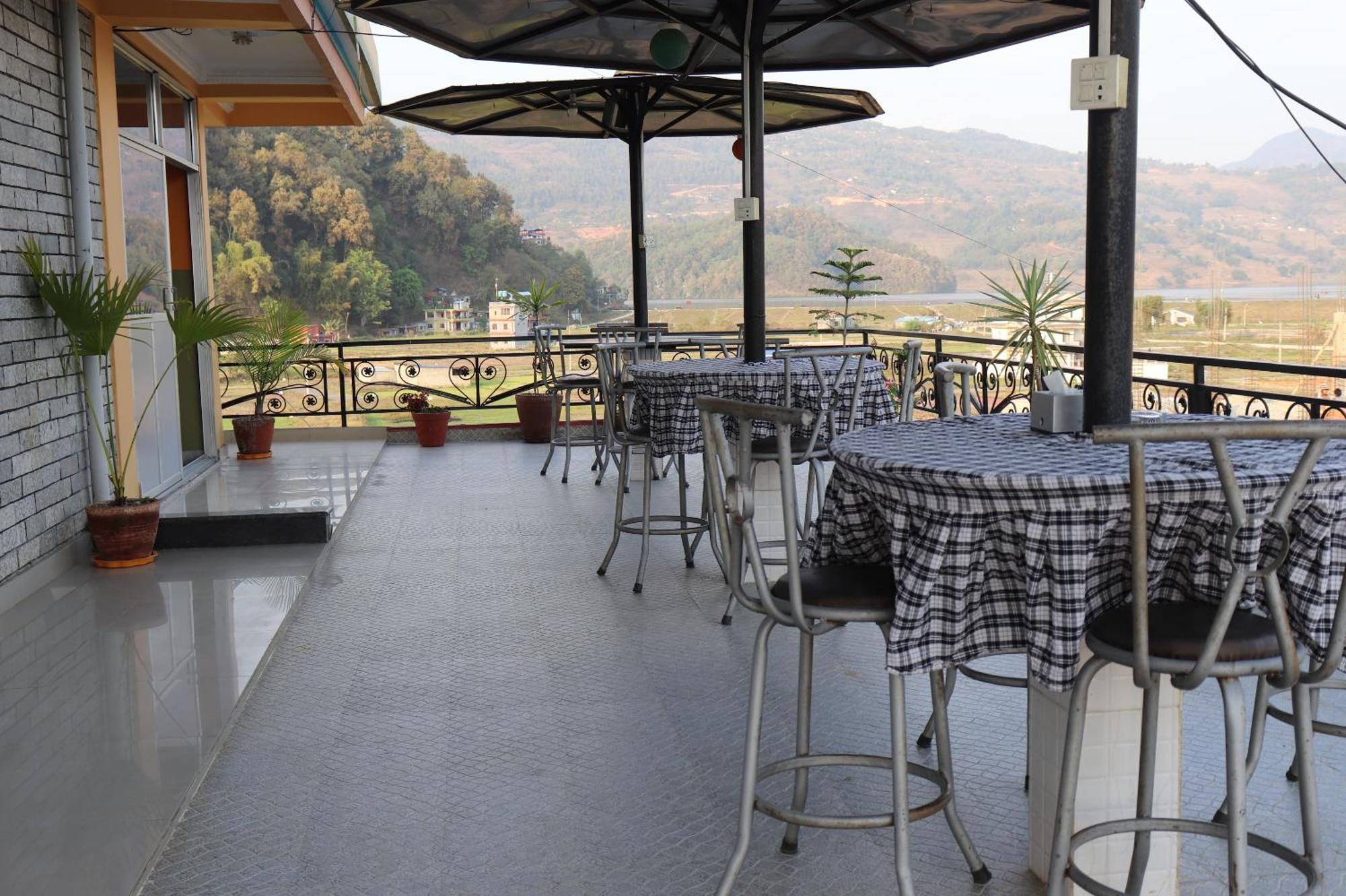 Ranipauwa Hotel Young'S Stupa מראה חיצוני תמונה