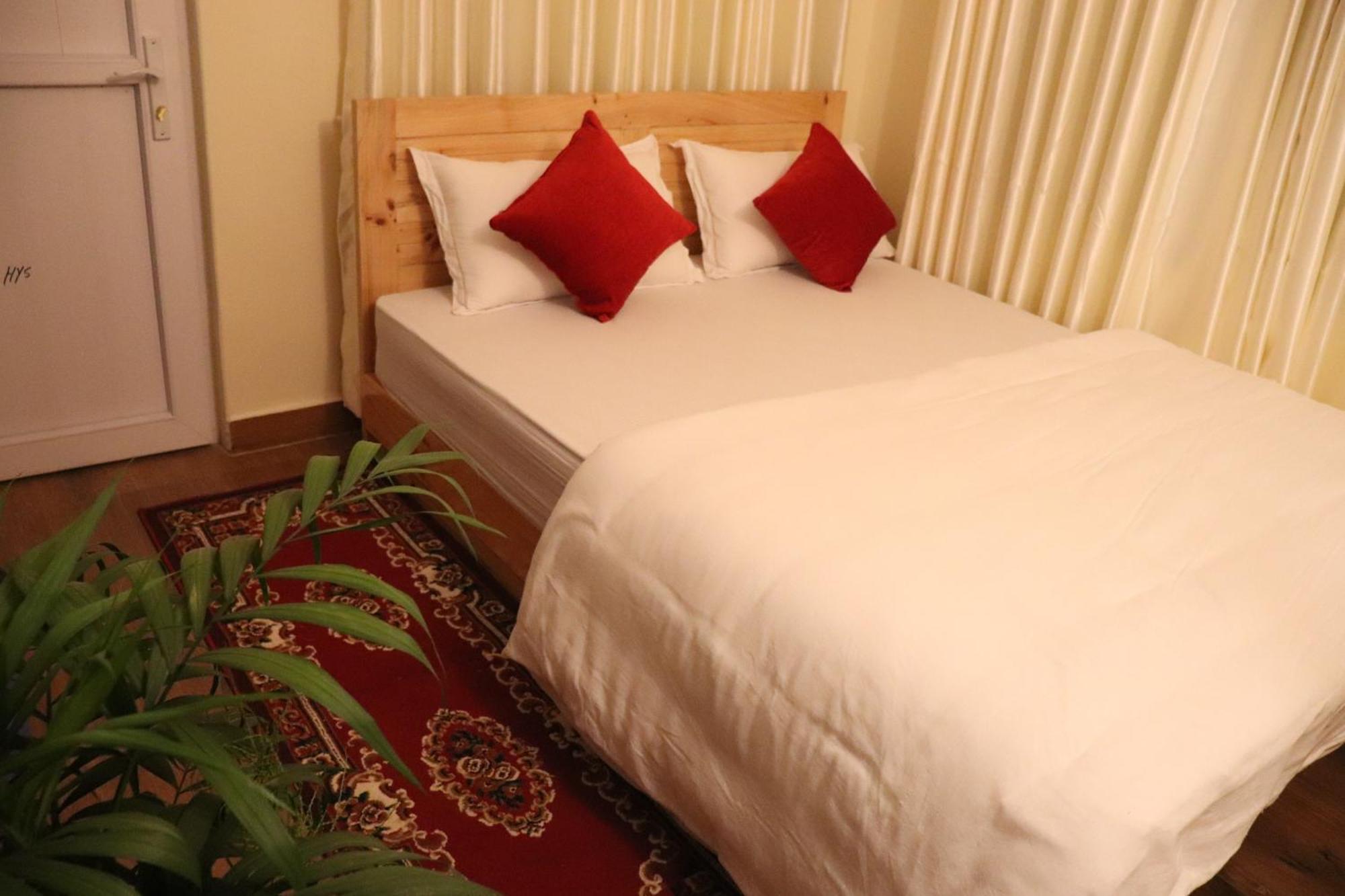 Ranipauwa Hotel Young'S Stupa מראה חיצוני תמונה