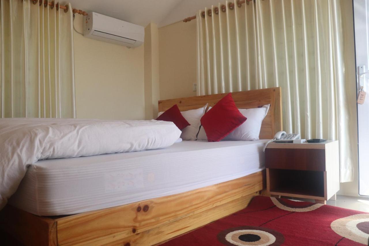 Ranipauwa Hotel Young'S Stupa מראה חיצוני תמונה