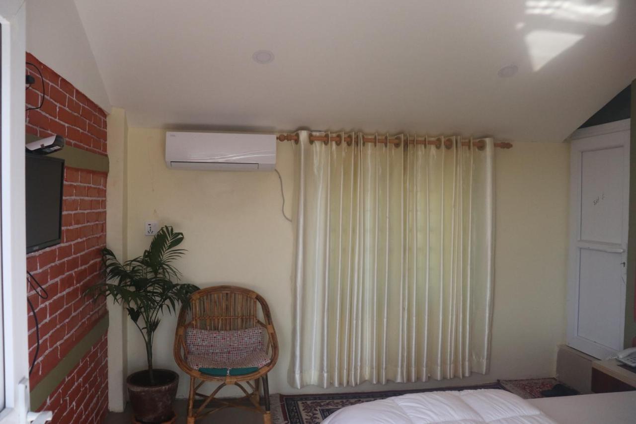 Ranipauwa Hotel Young'S Stupa מראה חיצוני תמונה